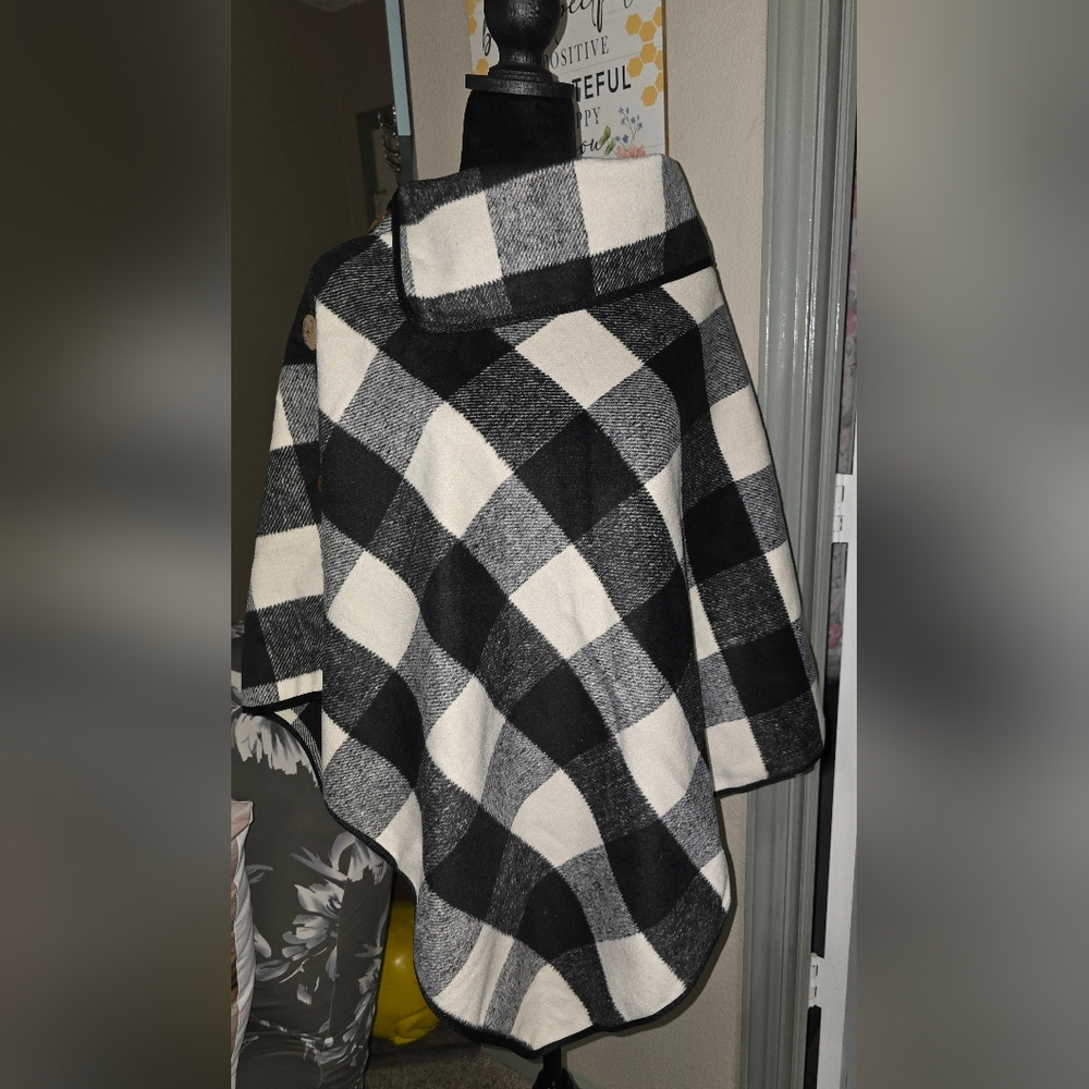 Bijorca Black and White Checkered Poncho One Size (K)